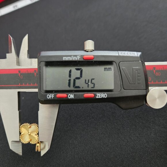 Gold clover design pendant - Picture 13 of 13